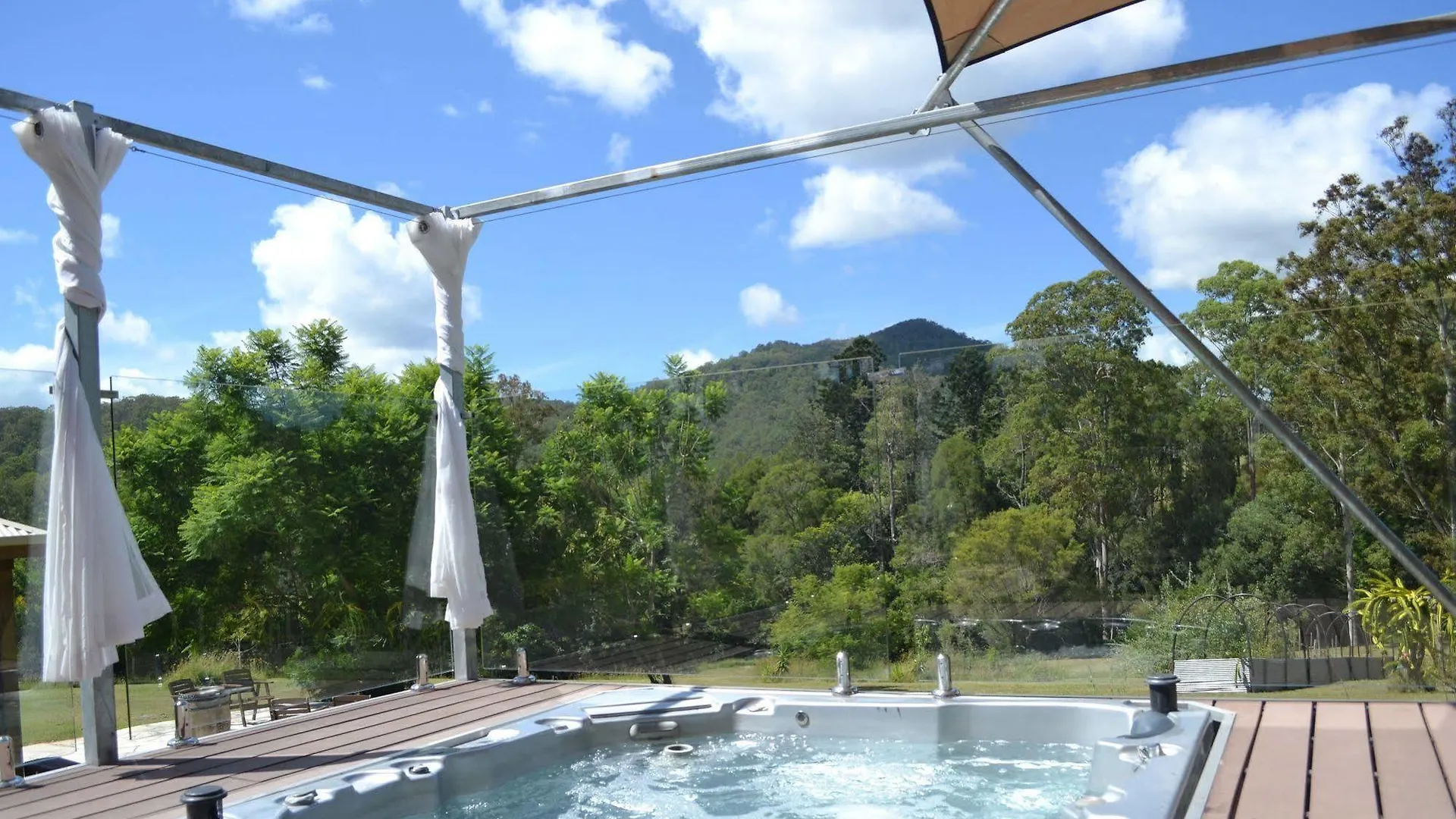 Luxury tent Tuckers Retreat Villa Canungra